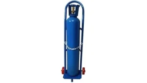 The image shows a welding cart holding gas cylinders secured with sturdy chains.