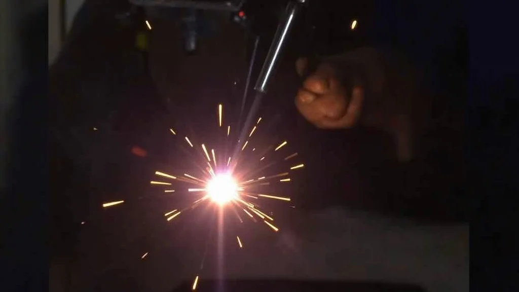 The image shows a TIG welder with an unstable arc, illustrating common uneven arc troubleshooting tips.